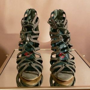 Agaci- Redkiss Heels